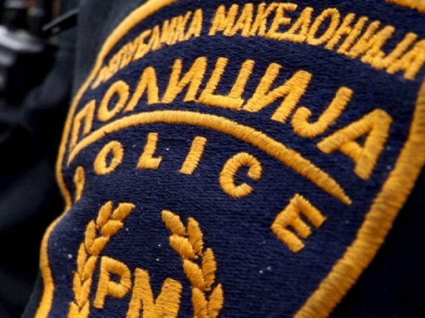 Dy persona janë arrestuar në Maqedoninë e Veriut nën dyshimin për kontrabandë me emigrantë