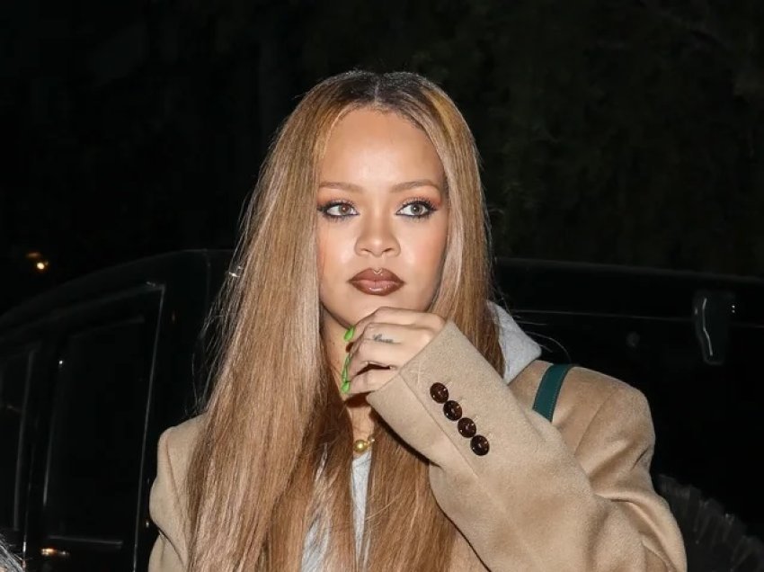 Rihanna nuk ndjek, krijon trende: Këngëtarja bën ndryshimin e papritur në look