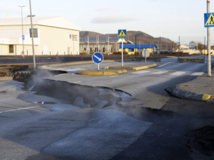 Po rritet frika nga shpërthimi i vullkanit në Islandë, tymi po del nga toka