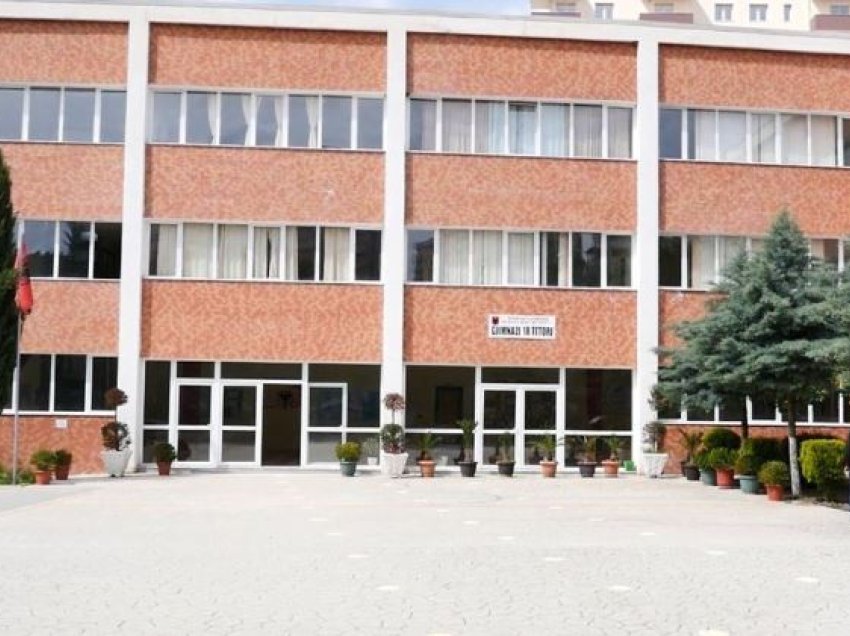 Ngacmoi seksualisht katër nxënëse në gjimnaz, arrestohet 37-vjeçari në Lushnjë