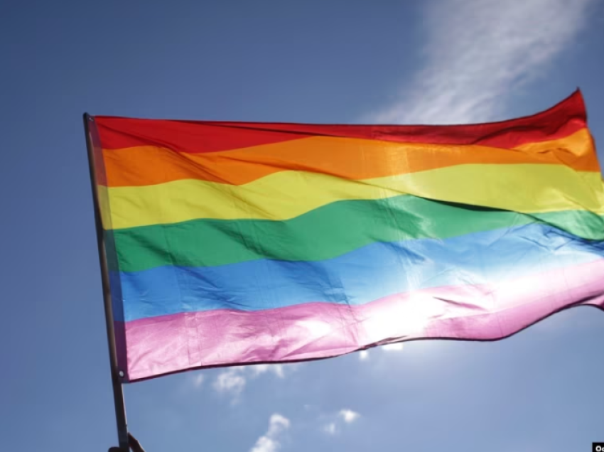 Rusia synon ta shpallë lëvizjen LGBT si ekstremiste