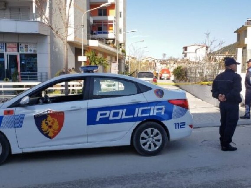 Aksident në Elbasan, shoferja merr para karrocën me fëmijën 1 vjeç