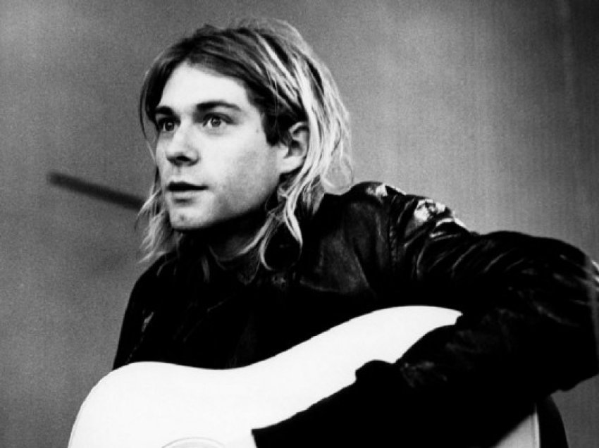 ​Kitara e Kurt Cobain u shit për më shumë se një milion e gjysmë dollarë