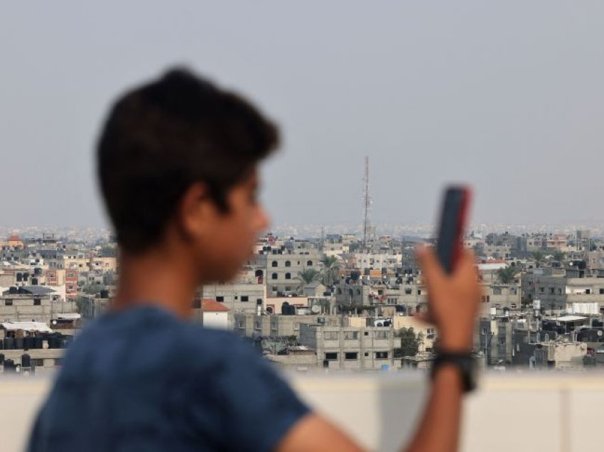 Shërbimet e internetit dhe telefonisë kthehen pjesërisht në disa pjesë të Gazës