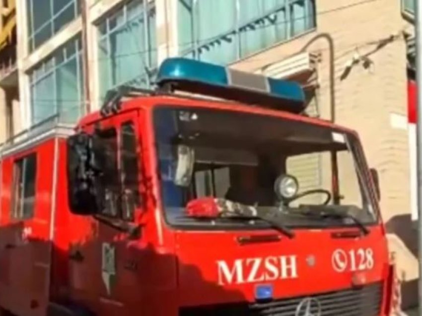 Zjarr në banesën e një 84-vjeçareje në Elbasan, ka vetëm dëme materiale