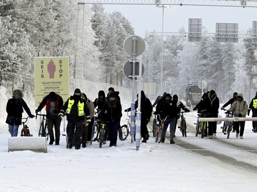 Foto/ Emigrantët në kufirin midis Rusisë dhe Finlandës