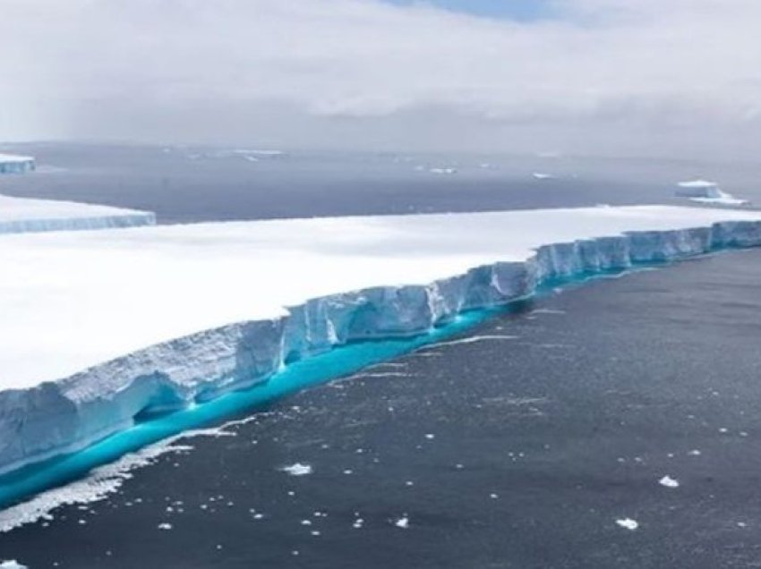 Fillon të lëvizë pas 30 vitesh ajsbergu më i madh në botë, ja rreziku që i kanoset natyrës