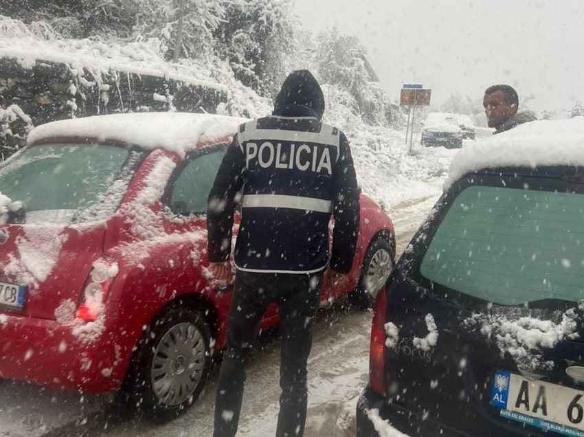 Bora në Dibër, bllokohet aksi bypass-Qafë Murrizë, rrugët që kalohet me zinxhir