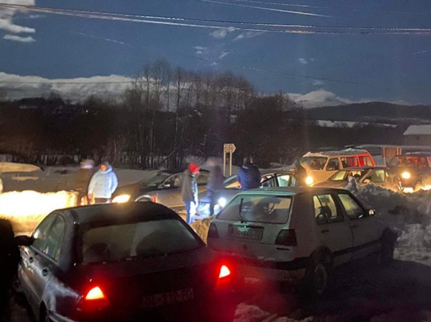 Shumë orë pa rrymë, qytetarët bllokojnë rrugën Prizren – Dragash