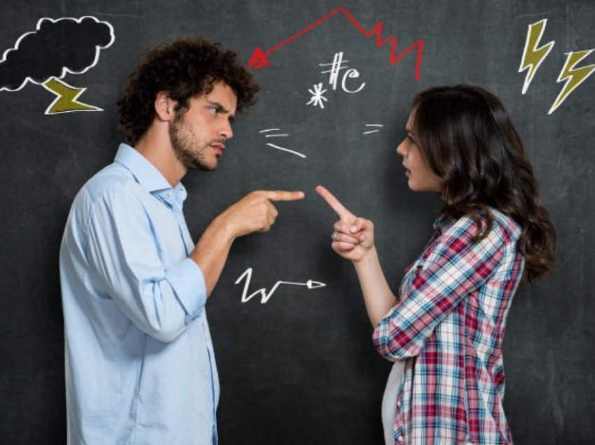 6 situata ku është mirë të kritikoni partnerin tuaj