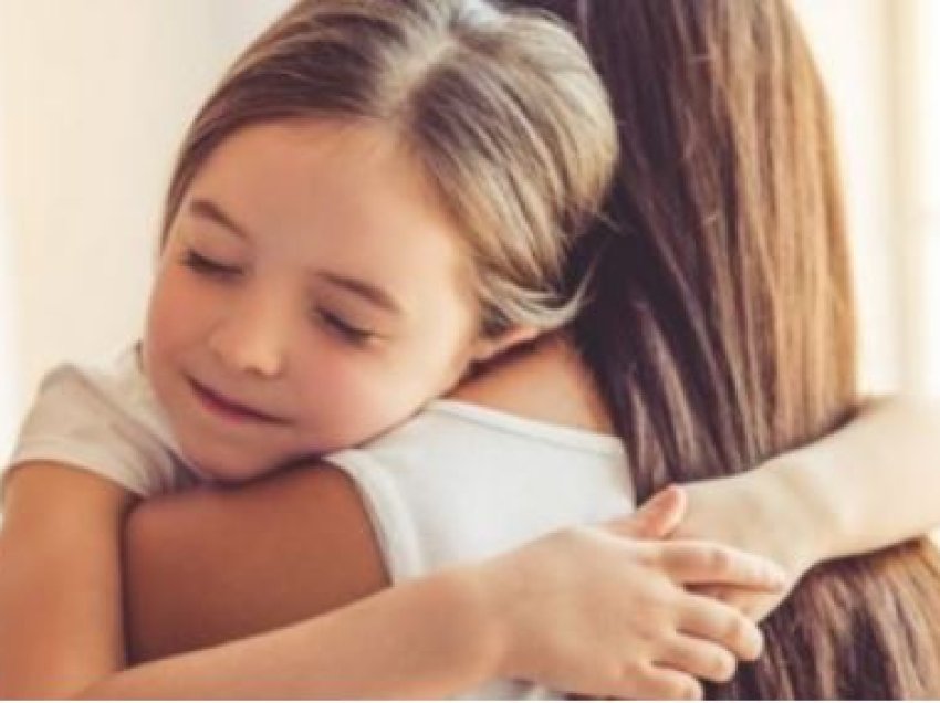 14 këshilla që një nënë duhet t’ia thotë patjetër vajzës së saj