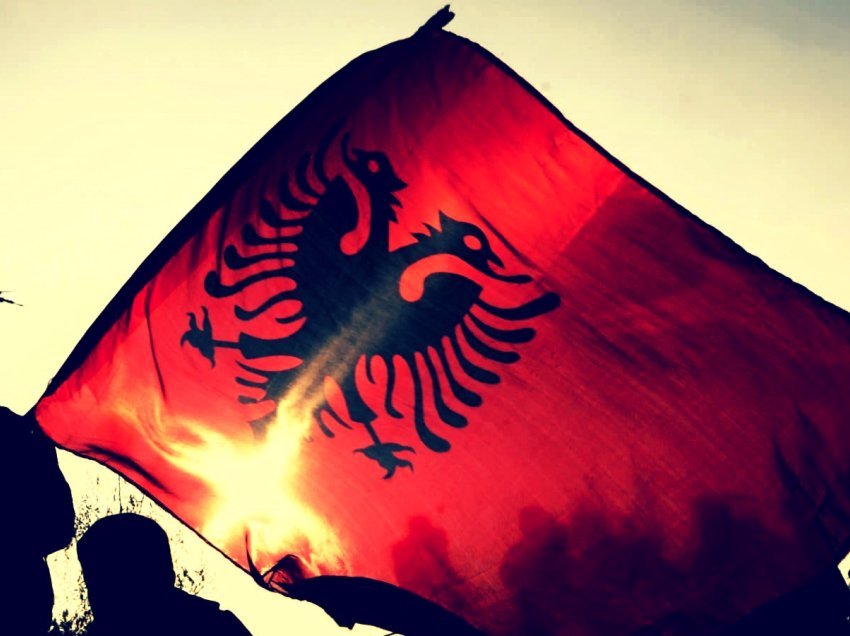 Një nxënës përfundon në polici, ka ngritur flamurin shqiptar në një shkollë të Velesit