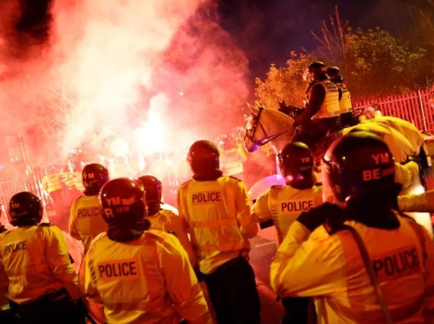 Policët anglezë përplasen me tifozët e skuadrës polake