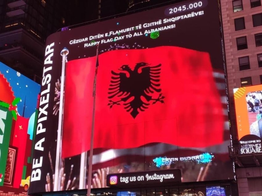 Shqiptarët “pushtojnë” edhe Nju Jorkun në Ditën e Flamurit, Times Square është “veshur” kuqezi