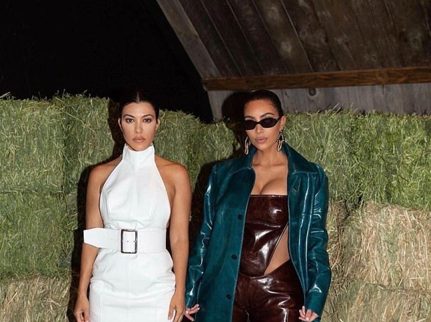 Si është acaruar marrëdhënia e Kim Kardashian me motrën Kourtney: Brenda grindjes së shëmtuar ndërsa lufta e fjalëve vazhdon