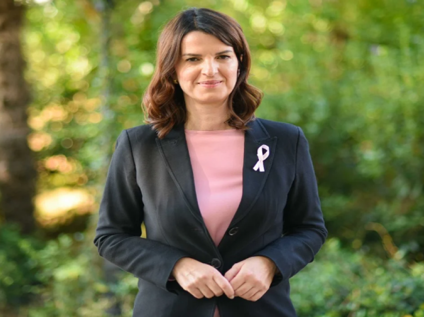 Tetori rozë / Mesazhi i Ministres Koçiu: Përfitoni nga programi ynë i mamografisë falas në të gjithë vendin