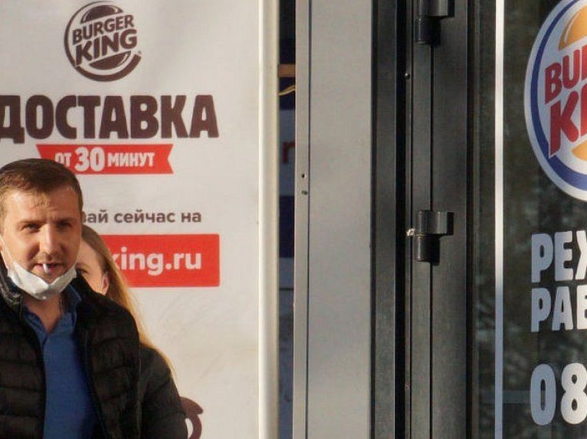 Burger King ende i hapur në Rusi, pavarësisht premtimit për t’u larguar