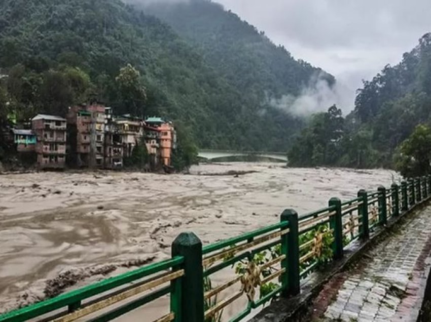 India në garë me kohën për të shpëtuar 102 të zhdukur në përmbytjet