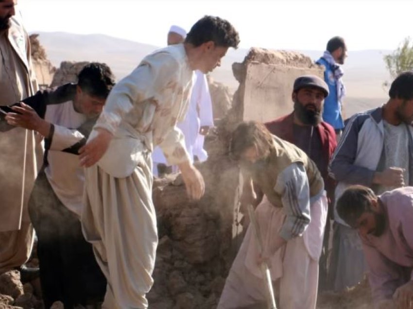 Mbi 2000 të vdekur nga tërmetet në Afganistan