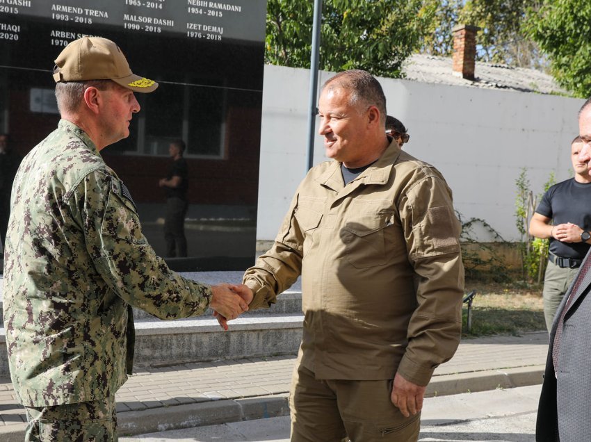 Hoxha takon Admiralin Munsch, diskutohen çështje të rëndësishme për sigurinë e Kosovës