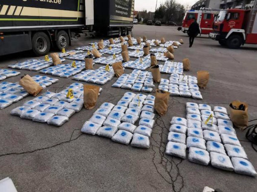 I ‘fiku’ aplikacioni SKY/ Trafikuan 782 kg marijuanë nga Shqipëria, Europol arreston 6 serbë