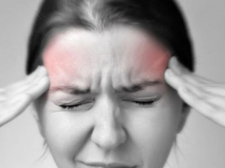 Kujdes nga dhimbjet e kokës që përkeqësohen me teshtitjen dhe kollën