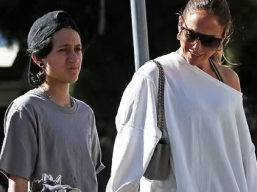 Jennifer Lopez shfaqet publikisht me vajzën e saj 