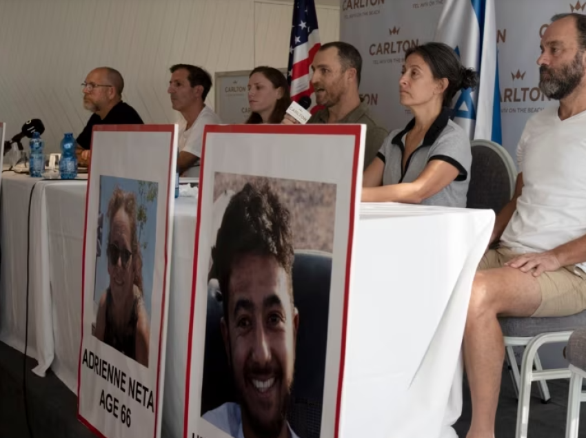 Vullnetarë izraelitë në kërkim të pengjeve të marra nga Hamasi