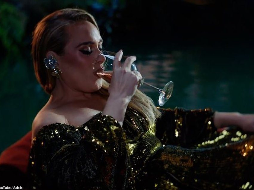'Kam qenë e alkoolizuar në të 20-at e mia': Adele zbulon se hoqi dorë nga alkooli tre muaj më parë