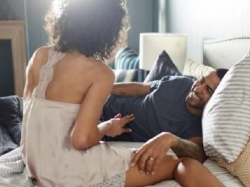 Sjellja në dhomën e gjumit – pozicionet që i bëjnë partnerët të mos ndihen komodë