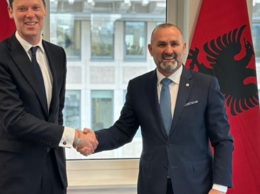Fillon implememtimi i marrëveshjes për transferimin e shqiptarëve të dënuar nga Britania e Madhe për në Shqipëri