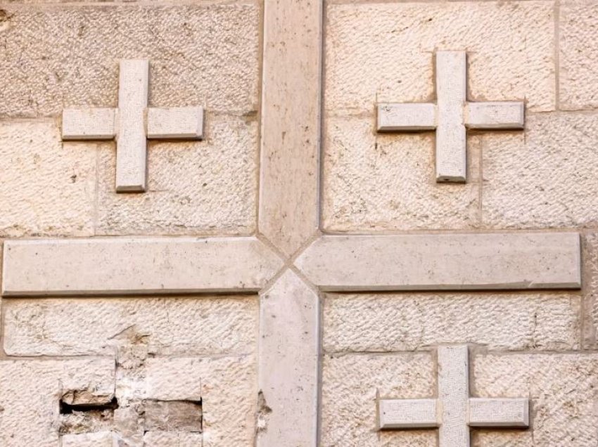Raportohet për viktima pas një shpërthimi në një kishë në Gazë