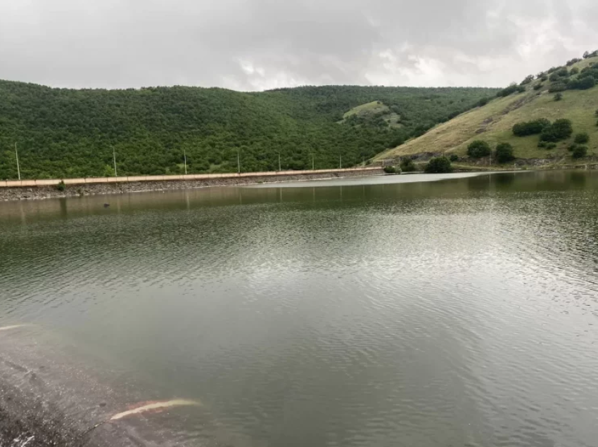 Alarmi për të mos pirë ujin që vjen nga Liqeni i Badovcit, KRU “Prishtina”del me një njoftim