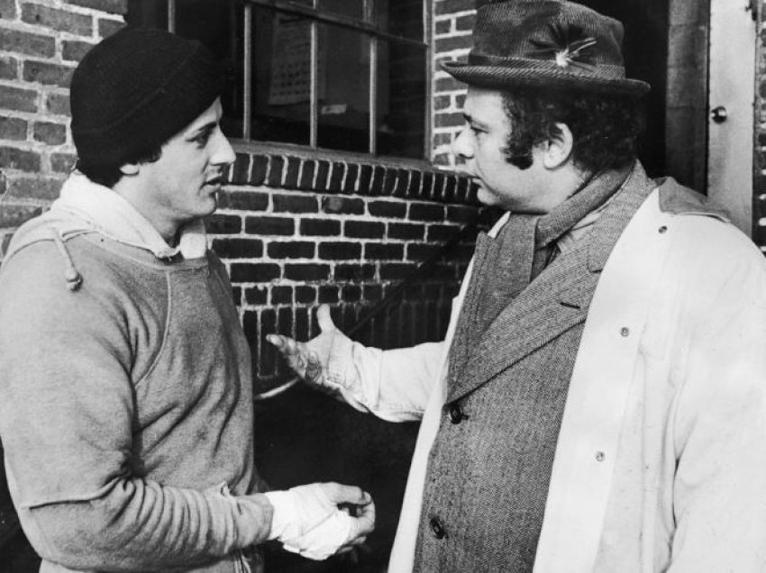 Sylvester Stallone i pikëlluar për vdekjen e bashkë-yllit të filmit “Rocky”, Burt Young: Njeri dhe artist i jashtëzakonshëm