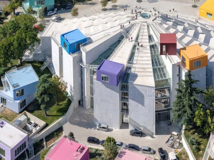 “Designboom”: Piramida e Tiranës, monumenti i saporinovuar i Shqipërisë