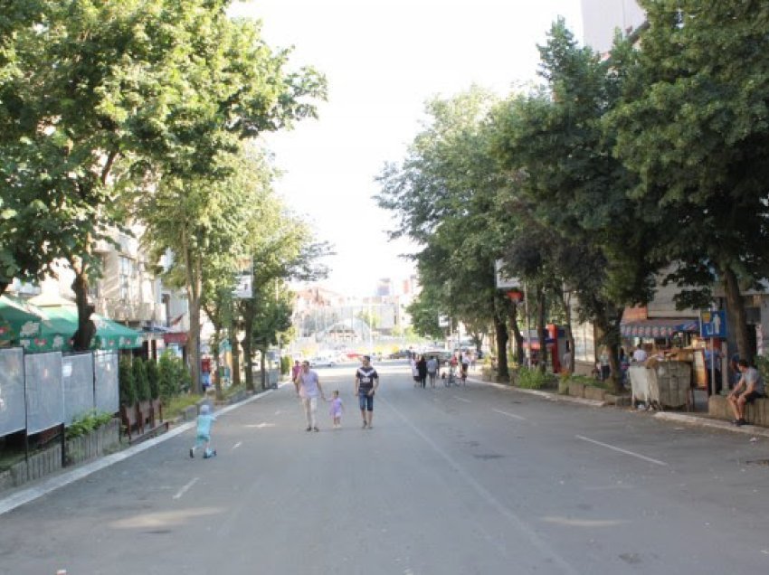 ​Sulmohen dy serbë në rrugët e veriut