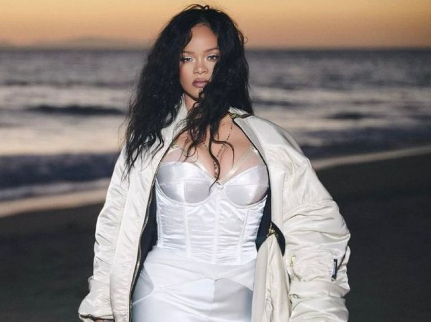 Pas 7 vitesh, Rihanna rikthehet në muzikë?