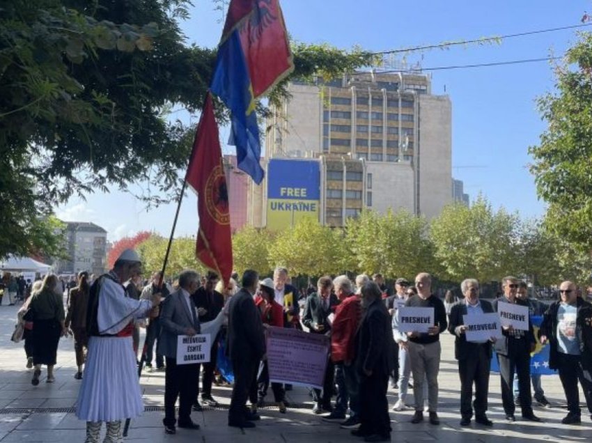 Protestë në Prishtinë kundër politikave agresive të Serbisë ndaj vendbanimeve shqiptare në Luginë