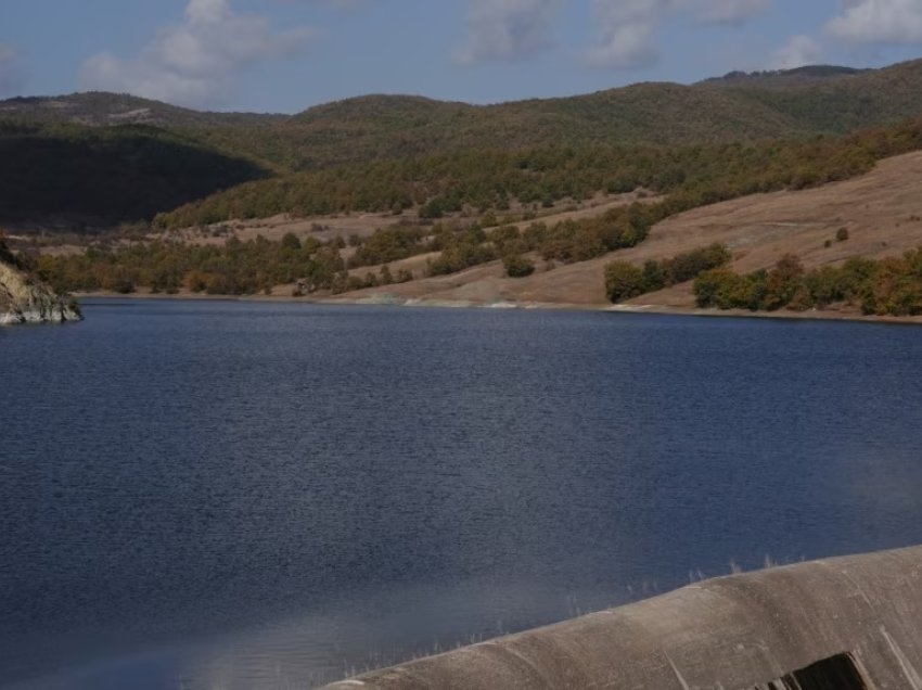 Uji nga Liqeni i Badocit ende nuk mund të përdoret për pije