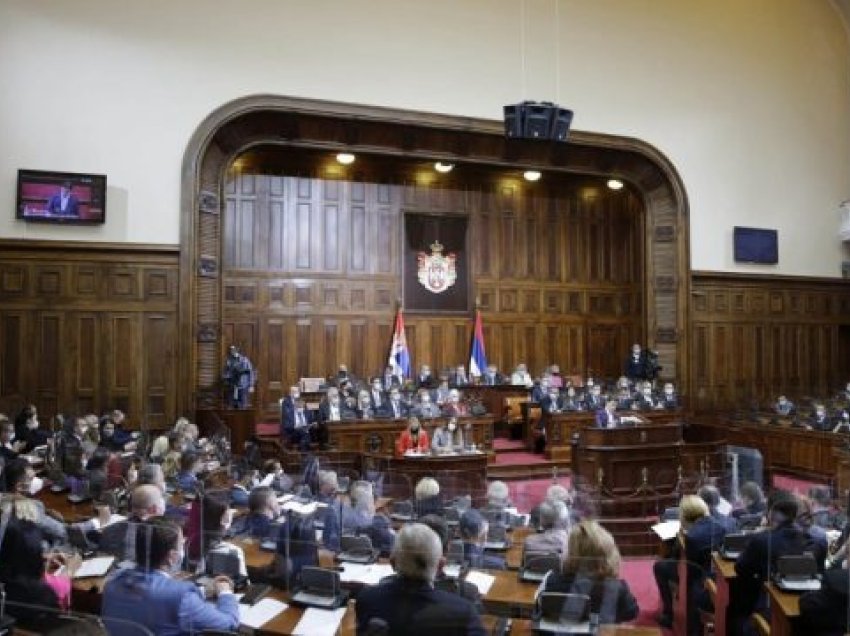 Deputetët e Serbisë po kërkojnë përgjigje nga Vuçiqi: Çfarë ka ndodhur në Banjskë, Radoiçiq është hero apo terrorist?