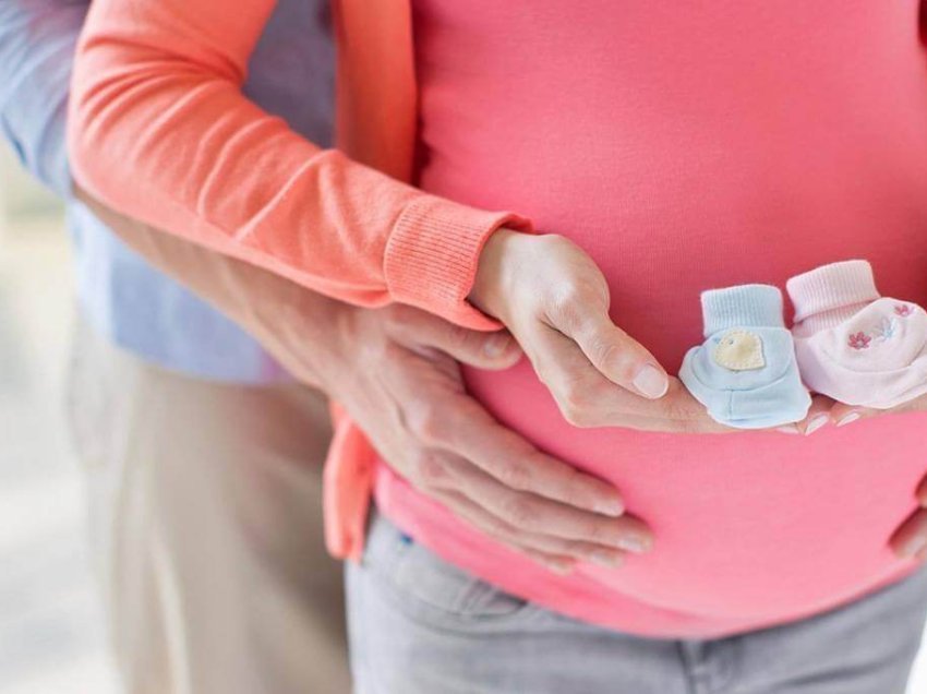 Si të ngeleni shtatzënë me binjakë, në mënyrë natyrale, trajtimet dhe medikamentet