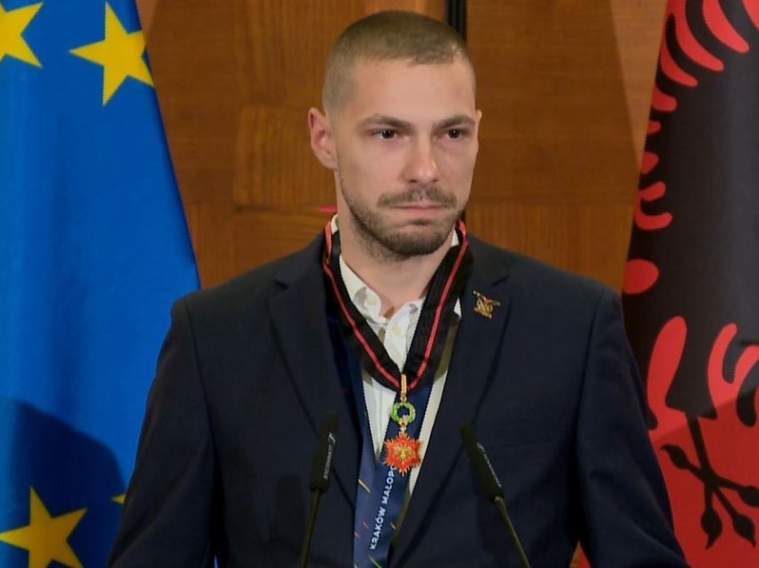 Sportisti i Kosovës përlotet gjatë fjalës së tij në Shqipëri