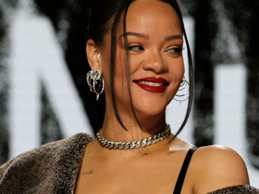 Rihanna ndihmon personat me aftësi të kufizuar dhe të pastrehët