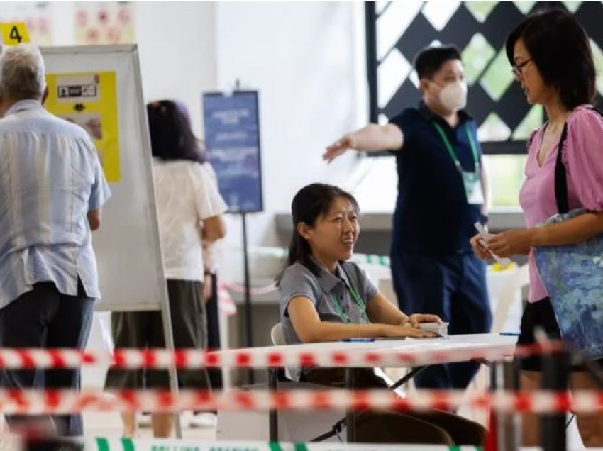 Singaporianët votojnë për president ceremonial