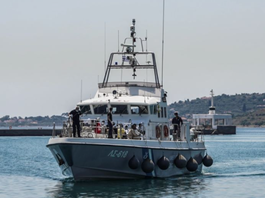 Shpëtohen 61 emigrantë në ujërat e Serifos, arrestohen dy trafikantët