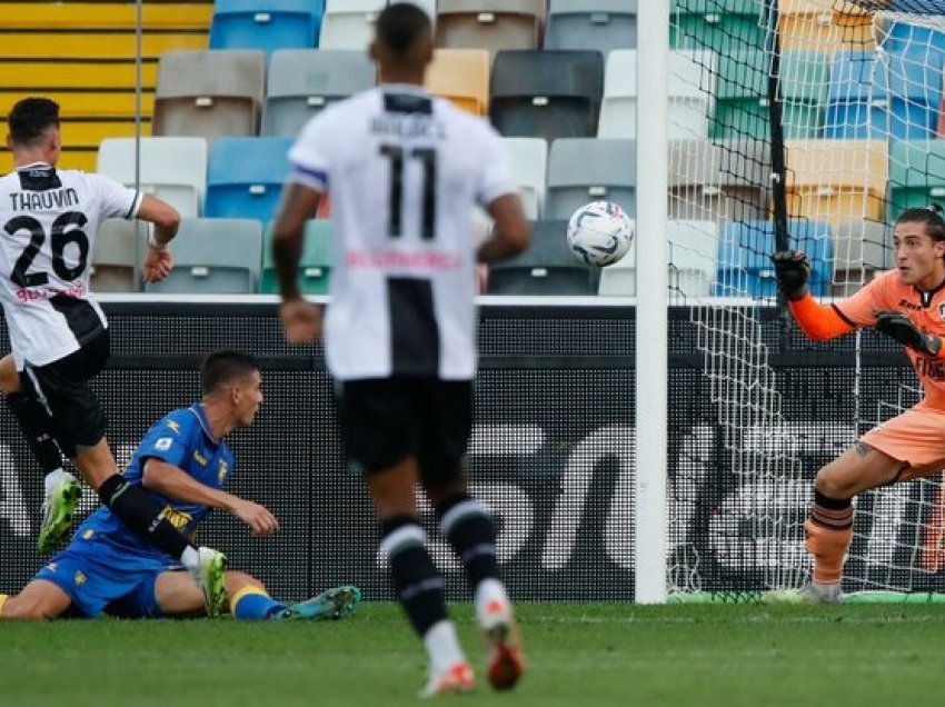 Sulmuesi shqiptar në fushë, skuadra e Serie A merr një pikë