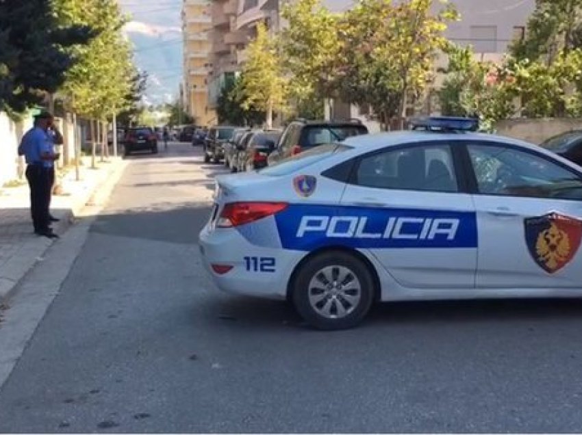 Ishte dënuar me burg për djegien e tre automjeteve, arrestohet në Vlorë 41-vjeçari i shpallur në kërkim