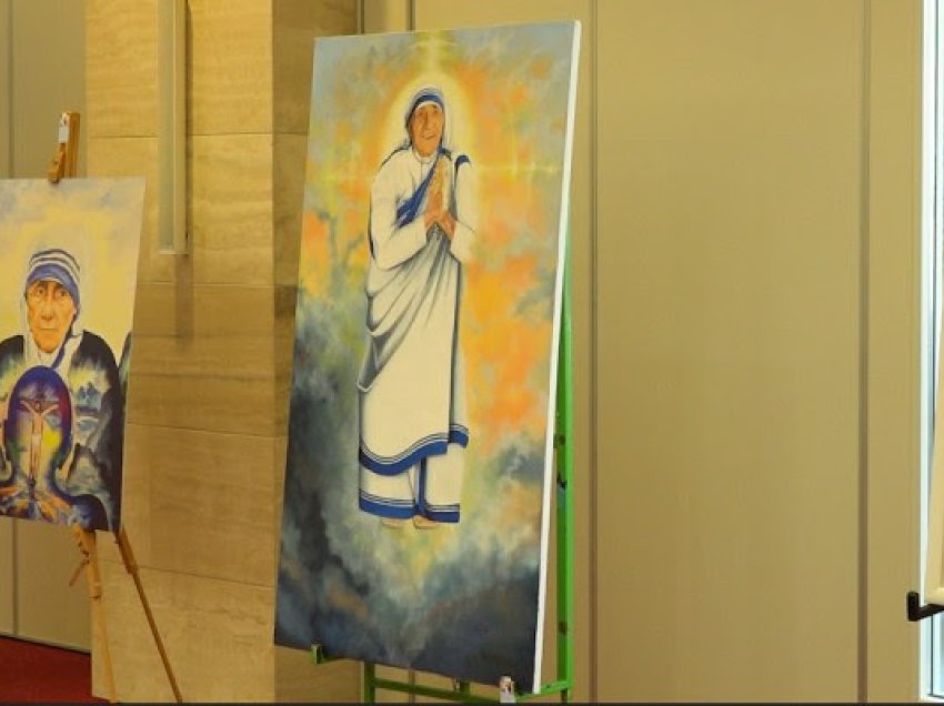 ​Duke blerë pikturat kushtuar Nënë Terezës mund të ndihmoni gratë e margjinalizuara