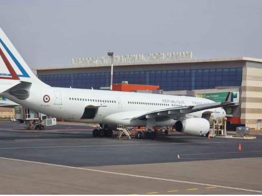 Junta e Nigerit rihap hapësirën ajrore të mbyllur pas grushtit të shtetit