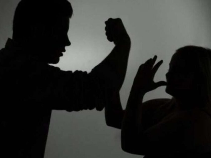 E rëndë: Gruaja lind para kohe si pasojë e dhunës fizike nga bashkëshorti, Policia e shpall në kërkim të dyshuarin